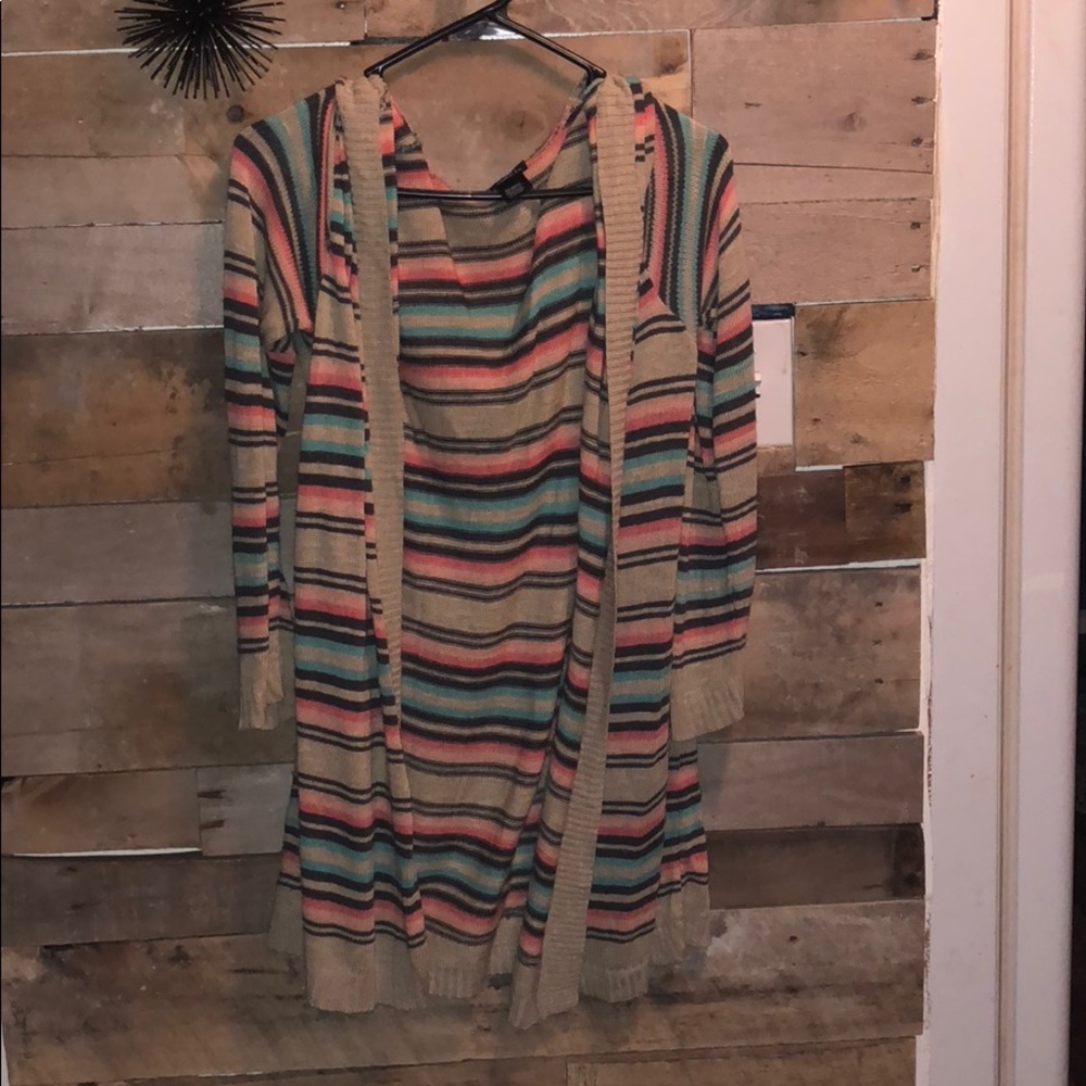 Very pretty cardigan.